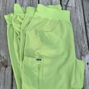SCRUB SET Bright lime Jogger scrub set, pants and top, stretchy fit size xl